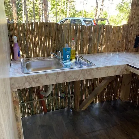 Delightful Beach & Forest Caravan Kemping *